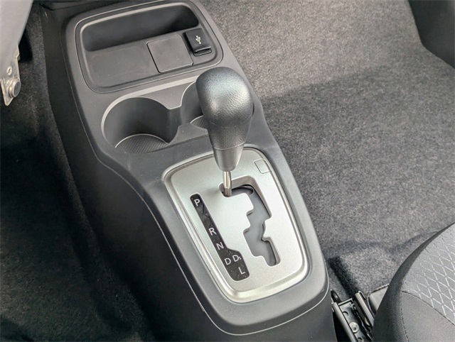 Vehicle image 17 of 19
