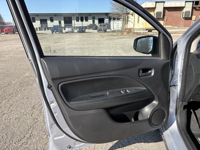 Vehicle image 16 of 32