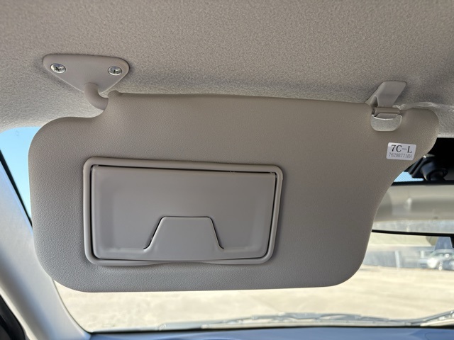 Vehicle image 24 of 32