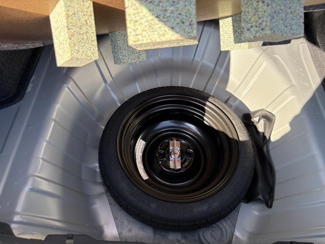 Vehicle image 13 of 32