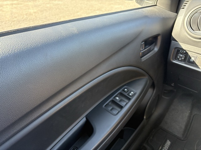 Vehicle image 17 of 32