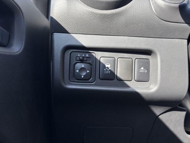 Vehicle image 19 of 32