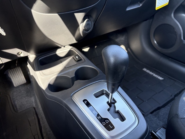 Vehicle image 27 of 32