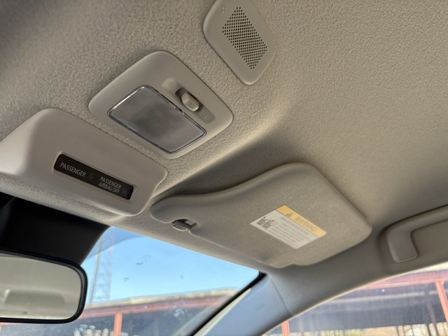Vehicle image 23 of 32