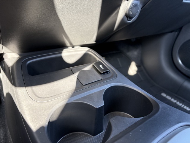 Vehicle image 28 of 32