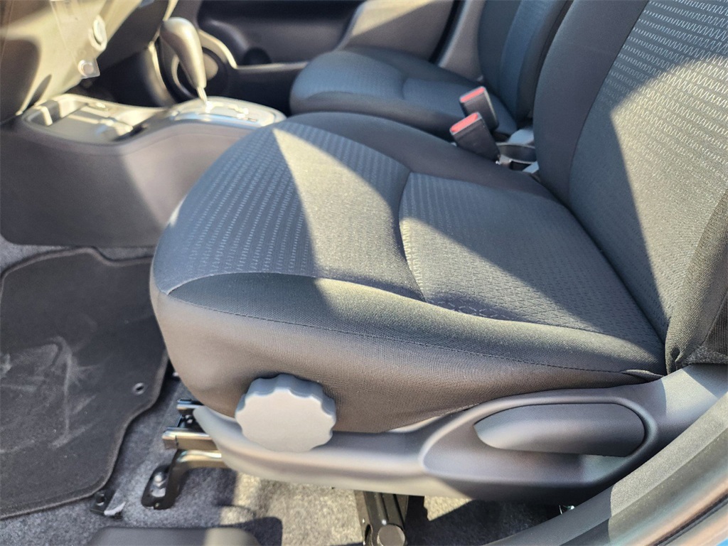 Vehicle image 17 of 21