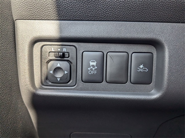 Vehicle image 13 of 28