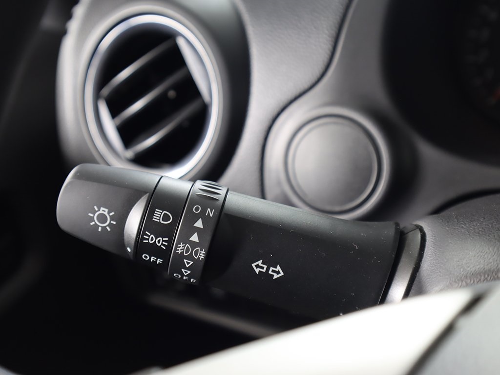 Vehicle image 33 of 42