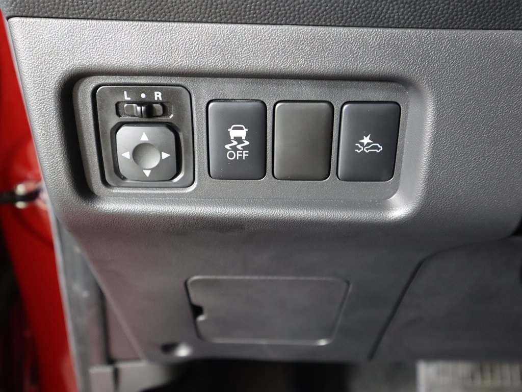 Vehicle image 30 of 42