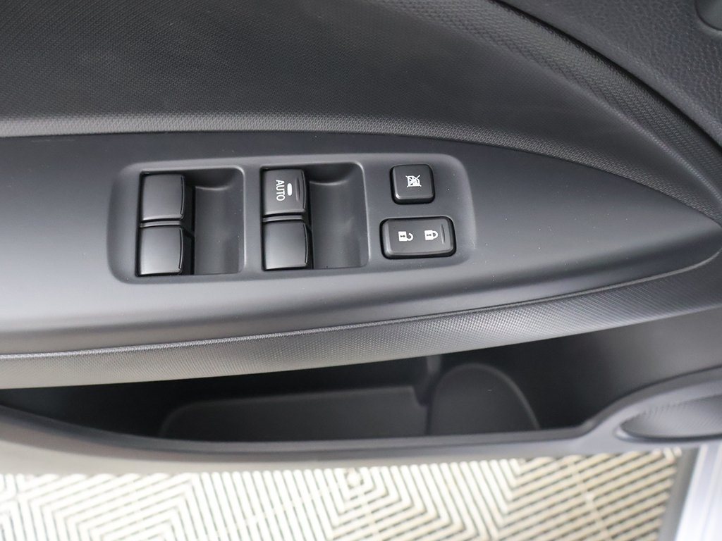 Vehicle image 32 of 42