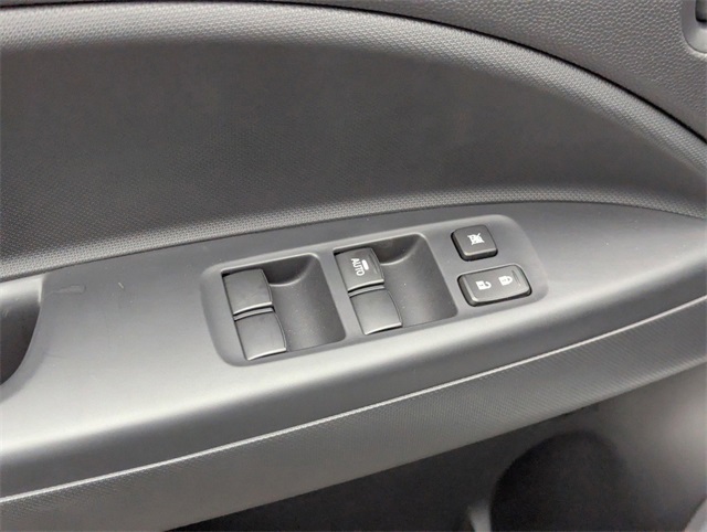 Vehicle image 13 of 19