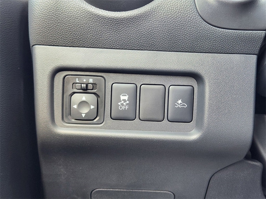 Vehicle image 15 of 21