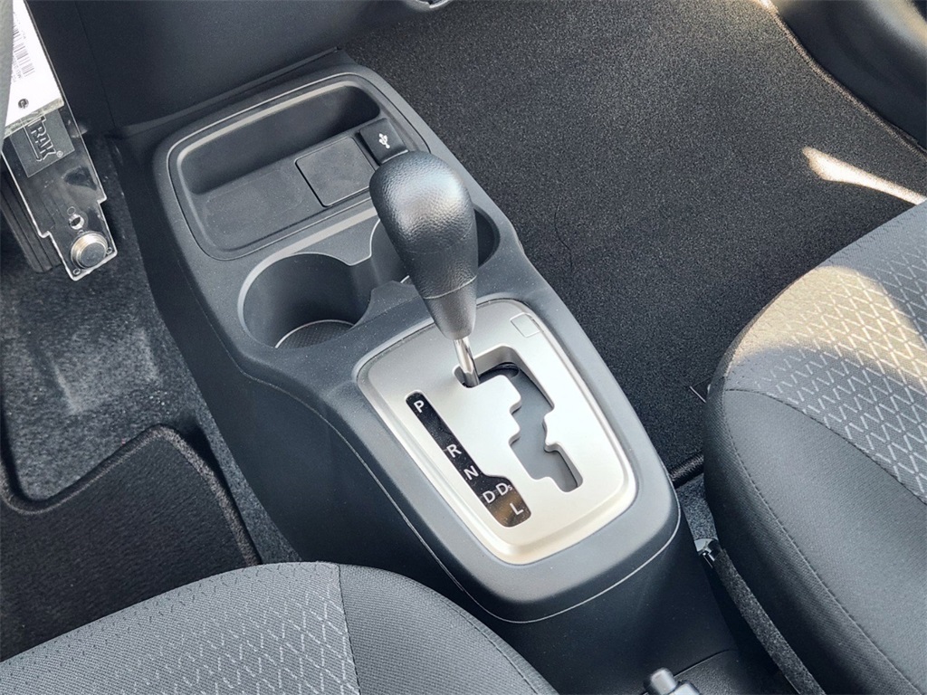 Vehicle image 14 of 21