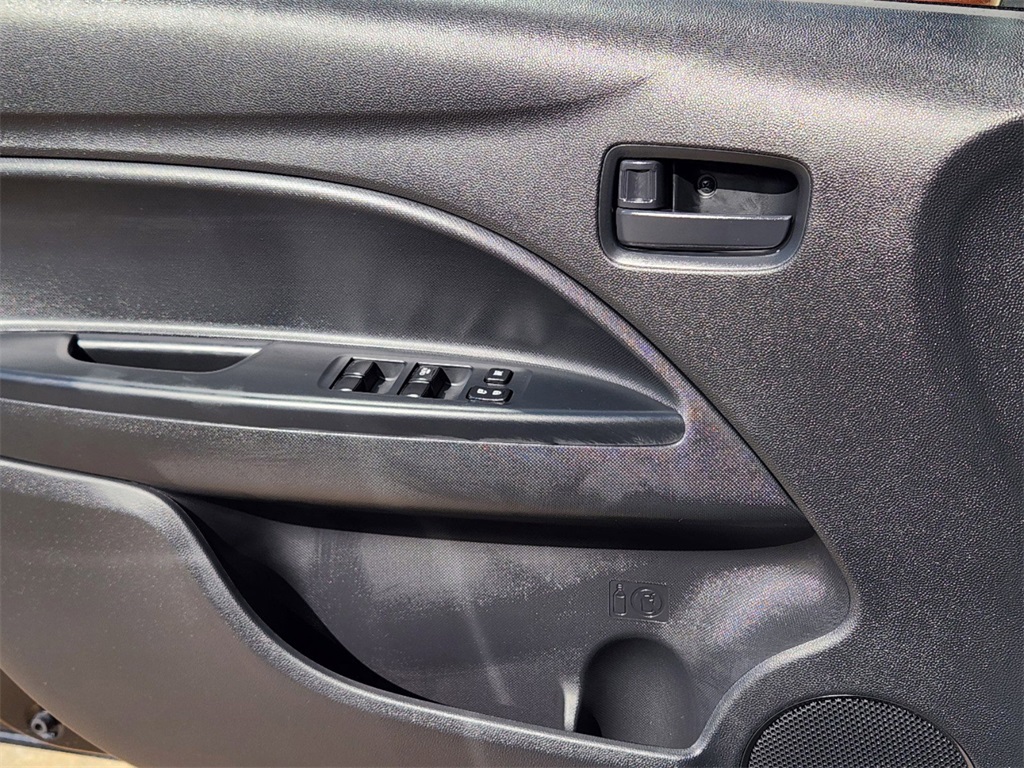 Vehicle image 16 of 21