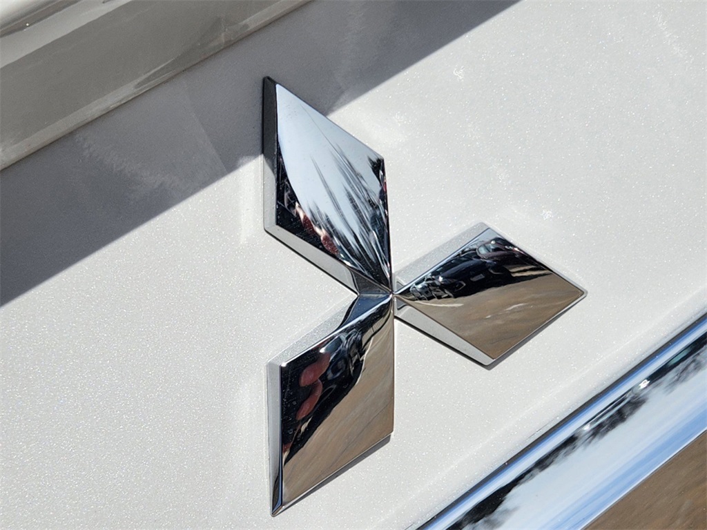 Vehicle image 7 of 21