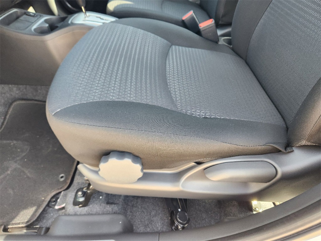 Vehicle image 17 of 21