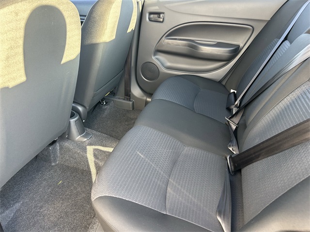 Vehicle image 10 of 32