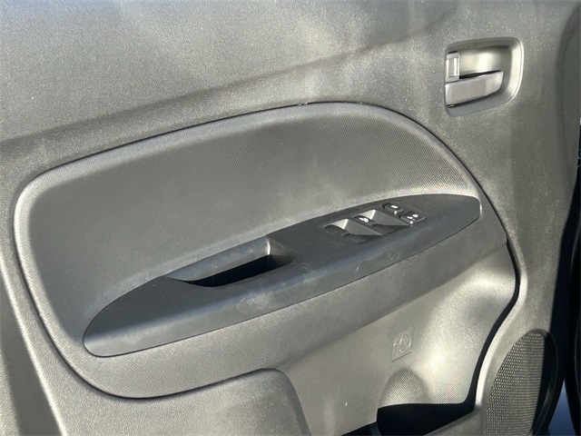Vehicle image 17 of 32