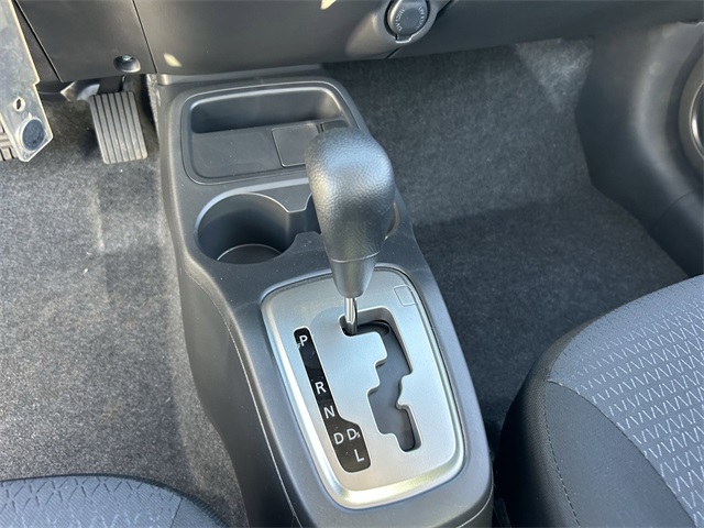 Vehicle image 23 of 32