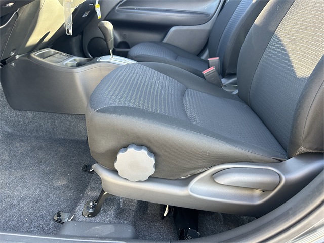 Vehicle image 18 of 32