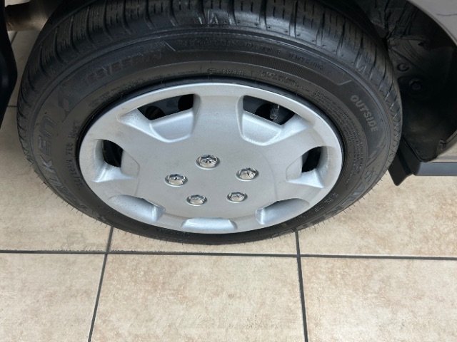 Vehicle image 19 of 21