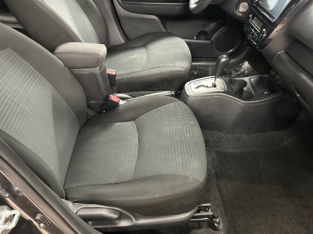 Vehicle image 11 of 21