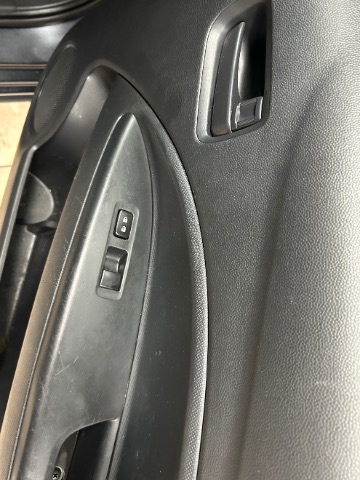 Vehicle image 10 of 21