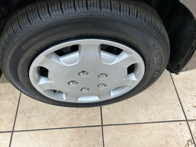 Vehicle image 18 of 21