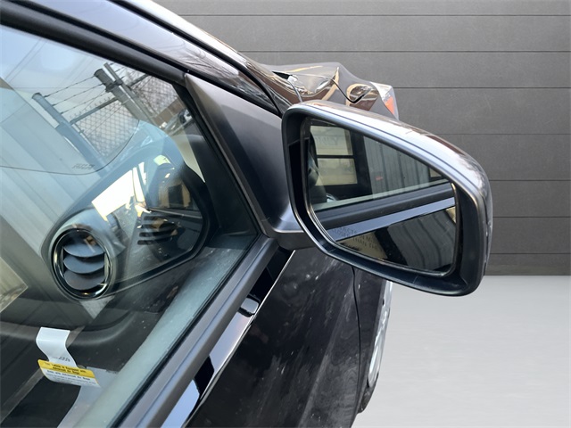Vehicle image 25 of 26