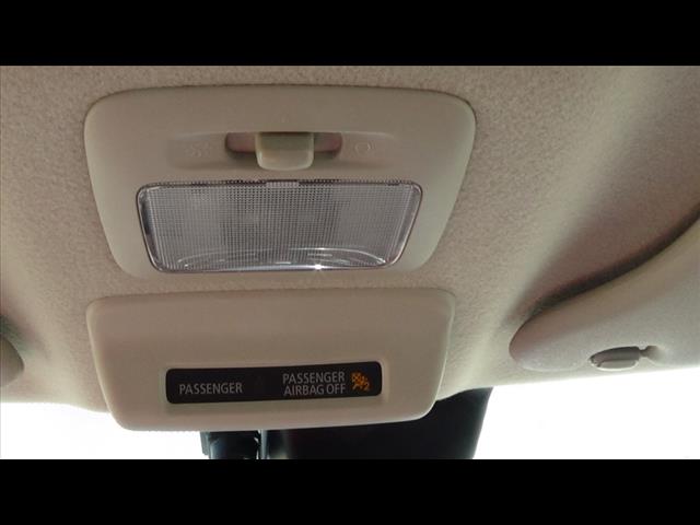 Vehicle image 22 of 24