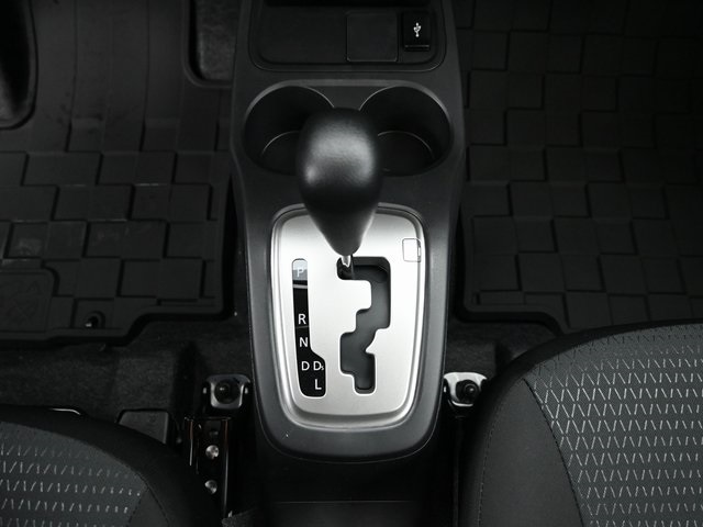 Vehicle image 21 of 33