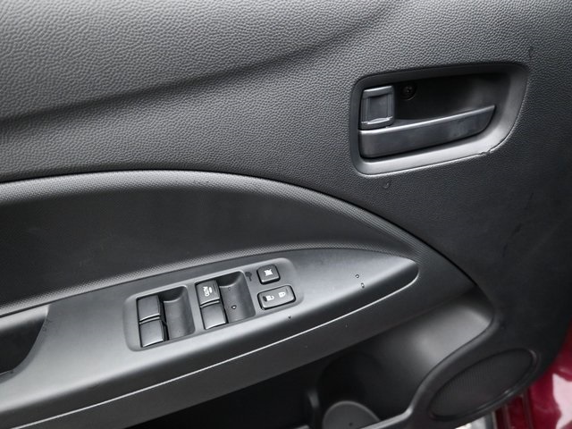 Vehicle image 19 of 33