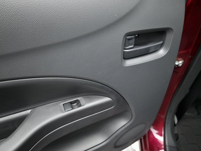 Vehicle image 16 of 33