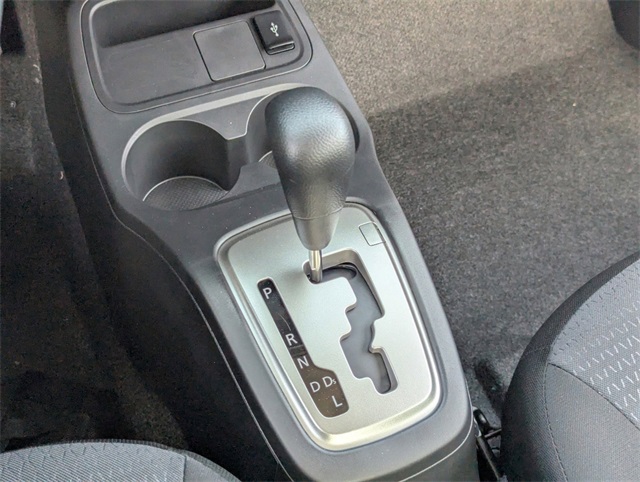 Vehicle image 17 of 19