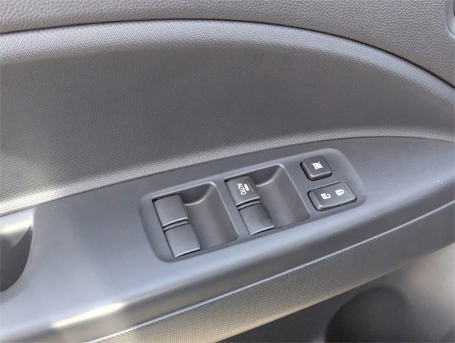 Vehicle image 14 of 19
