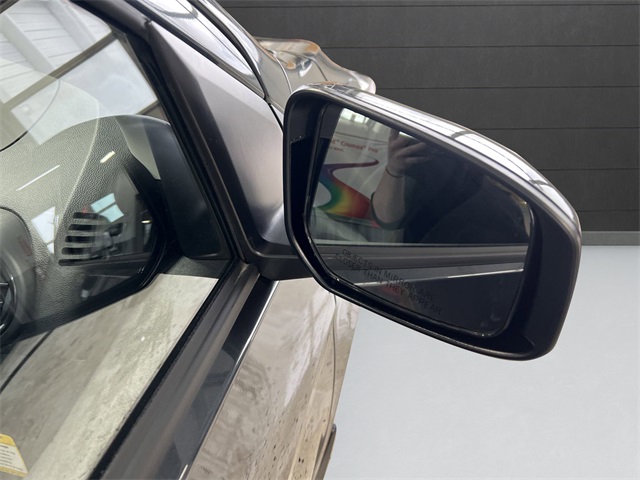 Vehicle image 27 of 28