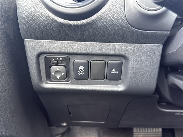 Vehicle image 26 of 31