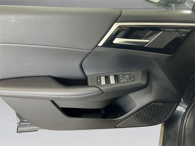 Vehicle image 22 of 26