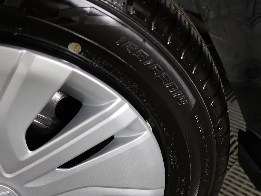 Vehicle image 18 of 43