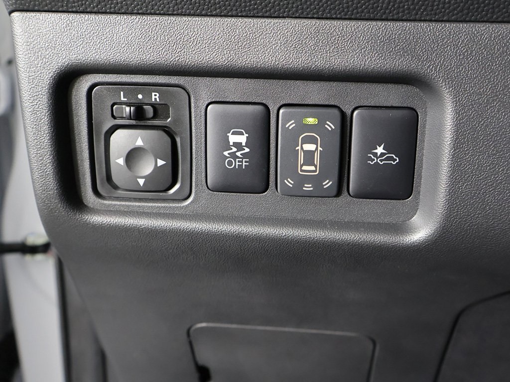 Vehicle image 36 of 43