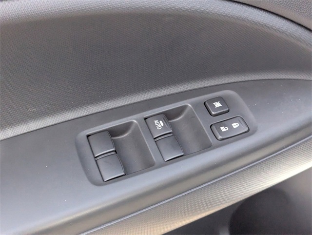Vehicle image 14 of 19