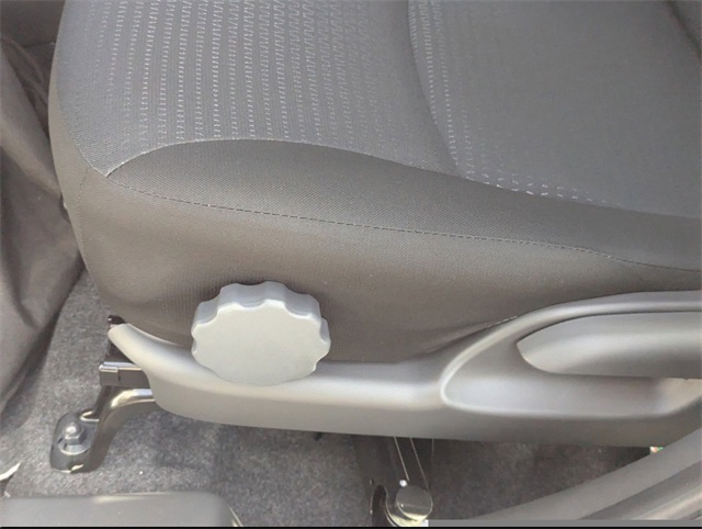 Vehicle image 13 of 19