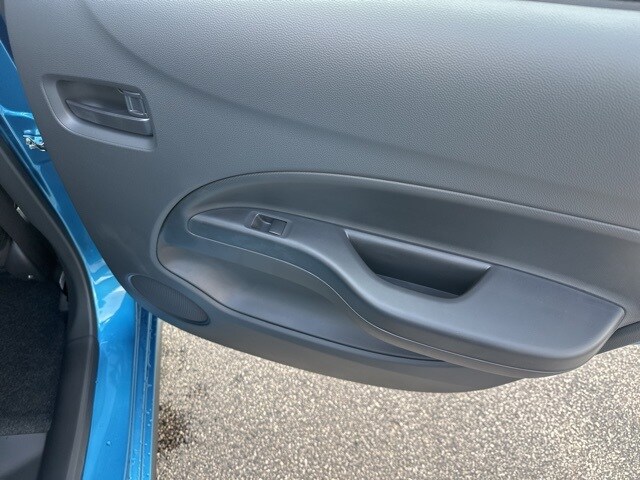 Vehicle image 14 of 34
