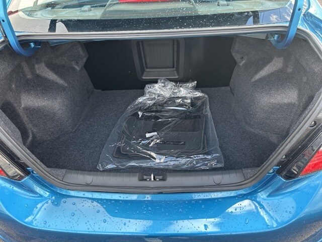 Vehicle image 10 of 34