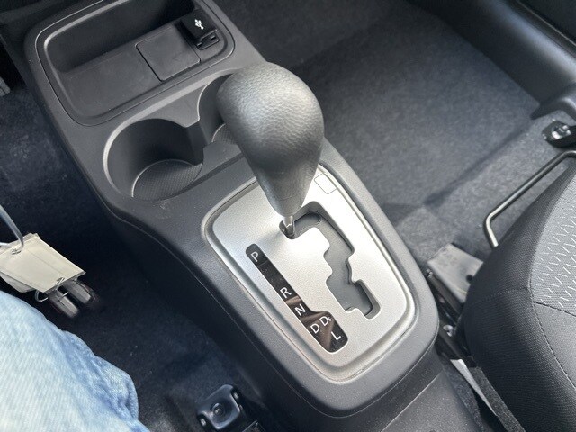Vehicle image 27 of 34