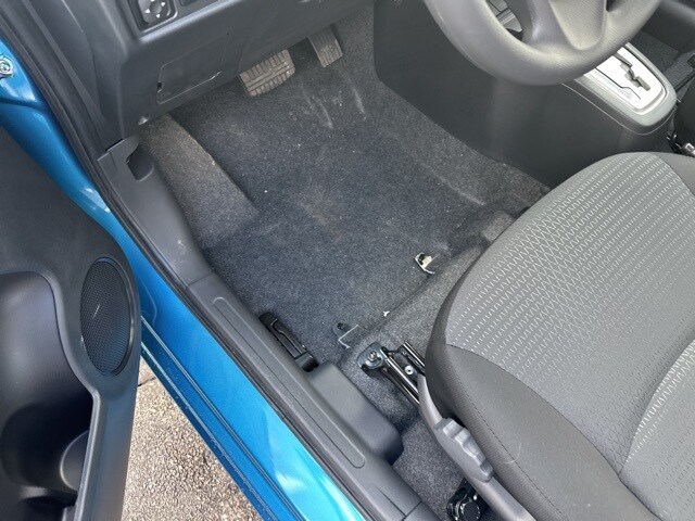 Vehicle image 22 of 34