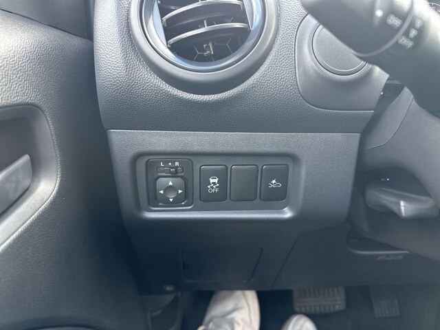 Vehicle image 23 of 34