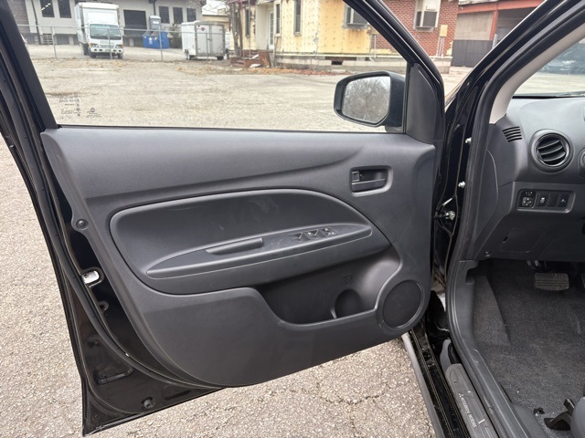 Vehicle image 16 of 31