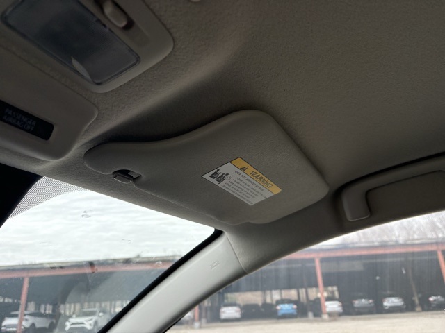 Vehicle image 23 of 31