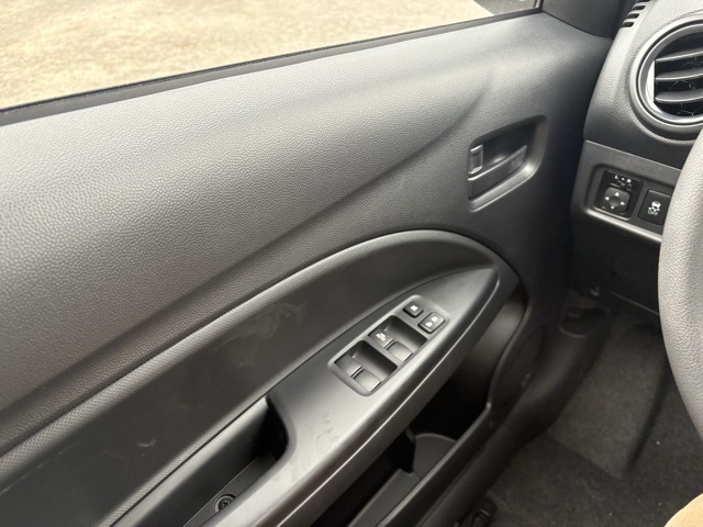 Vehicle image 21 of 31